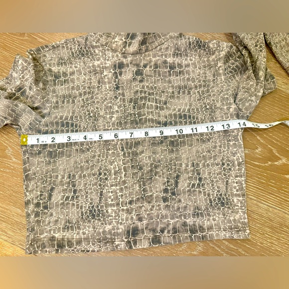 Berksha Long Sleeve Snakeskin Print Top Small - Picture 3 of 6